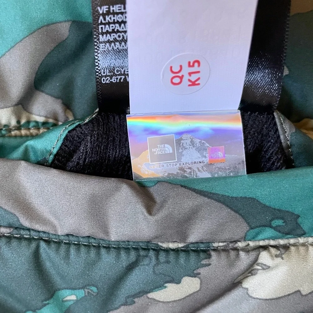 The North Face Kids’ Reversible Perrito Jacket - Picture 9 of 12